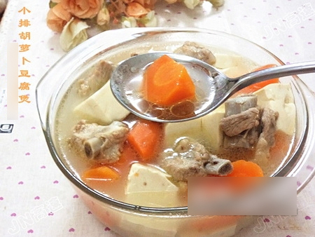 小排胡萝卜豆腐煲
