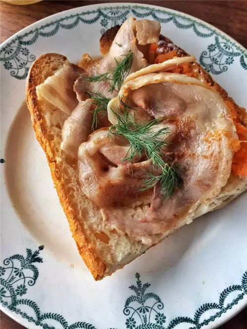 越南烤猪腹肉三明治 新奇美味挡不住
